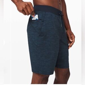 Lululemon THE Short‎ Liner Mens Size XL Navy Style Number M7ALAS
